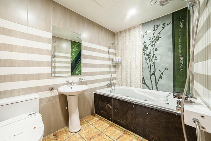 Venture Hotel Gwangju Metropolitan City Екстер'єр фото
